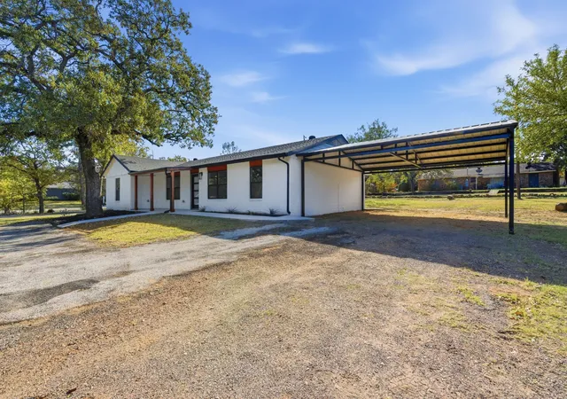 Photo 2 of Single family home for sale at 205 Lacewell St, Jacksboro, TX 76458 | MLS# 21383127 | Listing updated on 2026-09-19