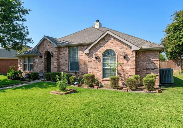Photo 3 of Single family home for sale at 5818 Macgregor Dr, Garland, TX 75043 | MLS# 21385278 | Listing updated on 2026-09-13