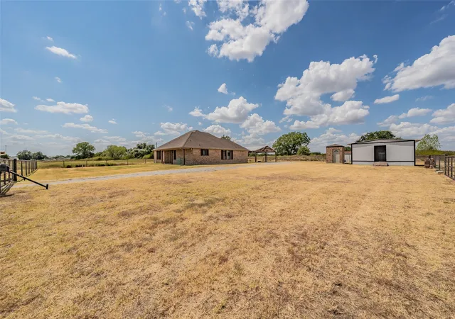 Photo 3 of Single family home for sale at 4798 County Rd 2690, Alvord, TX 76225 | MLS# 21385267 | Listing updated on 2026-09-20