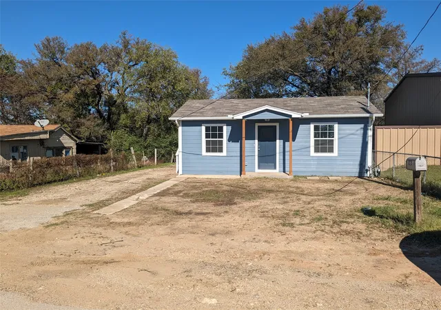 Photo 1 of Single family home for sale at 4916 Roadrunner Rd, Fort Worth, TX 76135 | MLS# 21385295 | Listing updated on 2026-09-14