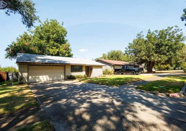 Photo 2 of Single family home for sale at 2919 Bergen Ln, Dallas, TX 75234 | MLS# 21385303 | Listing updated on 2026-09-14