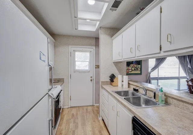 Photo 3 of Single family home for sale at 2919 Bergen Ln, Dallas, TX 75234 | MLS# 21385303 | Listing updated on 2026-09-14