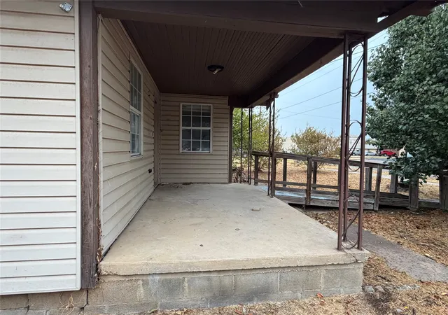 Photo 2 of Single family home for sale at 413 S Green St, Eastland, TX 76448 | MLS# 21384570 | Listing updated on 2026-10-01