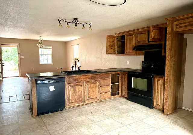 Photo 3 of Single family home for sale at 413 S Green St, Eastland, TX 76448 | MLS# 21384570 | Listing updated on 2026-10-01