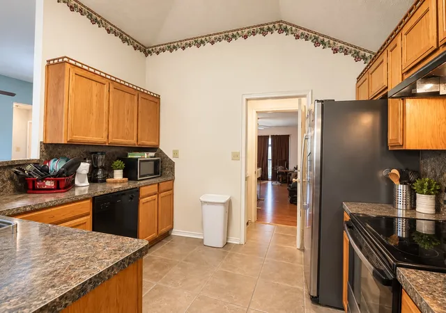 Photo 4 of Sale Pending at 203 Knight Ln, Waco, TX 76705 | MLS# 21385224 | Listing updated on 2026-09-29