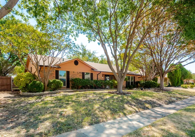 Photo 2 of Single family home for sale at 203 Trailridge Dr, Richardson, TX 75081 | MLS# 21382976 | Listing updated on 2026-09-15