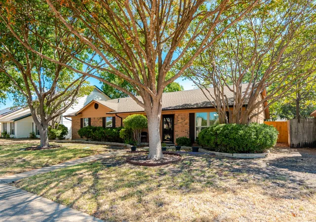 Photo 2 of Single family home for sale at 203 Trailridge Dr, Richardson, TX 75081 | MLS# 21382976 | Listing updated on 2026-10-20