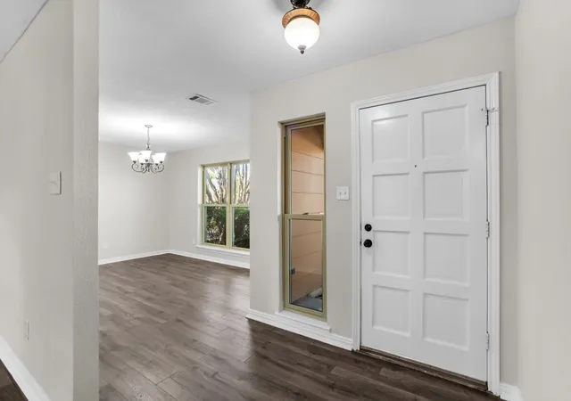 Photo 4 of Single family home for sale at 203 Trailridge Dr, Richardson, TX 75081 | MLS# 21382976 | Listing updated on 2026-10-20