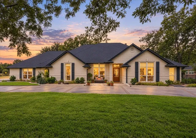 Photo 1 of Sale Pending at 9604 Champions Dr, Granbury, TX 76049 | MLS# 21380142 | Listing updated on 2026-09-23