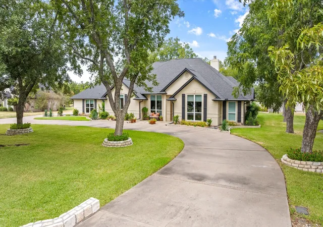 Photo 2 of Sale Pending at 9604 Champions Dr, Granbury, TX 76049 | MLS# 21380142 | Listing updated on 2026-09-23
