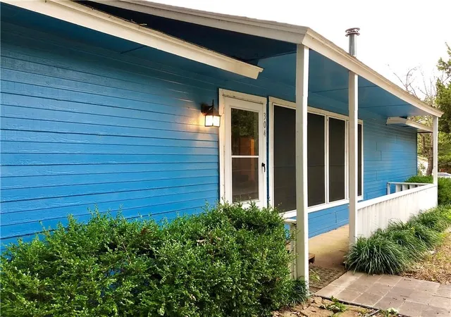 Photo 1 of Single family home for sale at 304 Nighthawk Dr, Pottsboro, TX 75076 | MLS# 21385328 | Listing updated on 2026-09-17