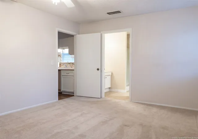 Photo 3 of Single family home for sale at 304 Nighthawk Dr, Pottsboro, TX 75076 | MLS# 21385328 | Listing updated on 2026-09-17
