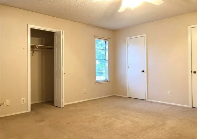 Photo 3 of Single family home for sale at 304 Nighthawk Dr, Pottsboro, TX 75076 | MLS# 21385328 | Listing updated on 2026-09-17