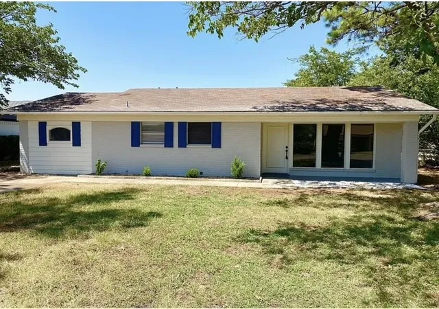 Photo 1 of Single family home for sale at 512 Sally Ln, Cleburne, TX 76033 | MLS# 21365327 | Listing updated on 2026-09-13