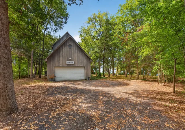 Photo 2 of Sale Pending at 2174 N Cross Dr, Shreveport, LA 71107 | MLS# 21385109 | Listing updated on 2026-09-28
