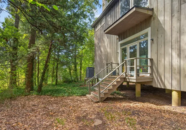 Photo 4 of Sale Pending at 2174 N Cross Dr, Shreveport, LA 71107 | MLS# 21385109 | Listing updated on 2026-09-28