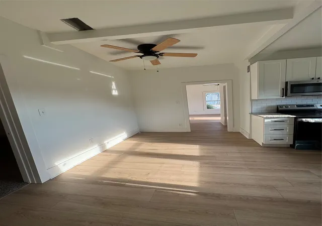 Photo 4 of Single family home for sale at 204 W Westhill Dr, Cleburne, TX 76033 | MLS# 21385375 | Listing updated on 2026-10-21