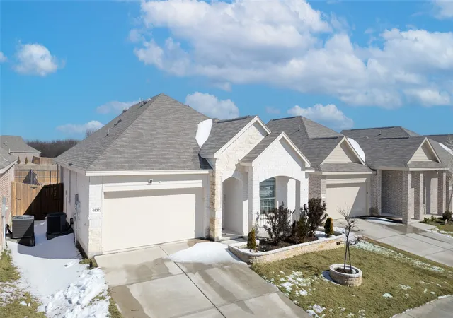 Photo 1 of Single family home for sale at 6932 Falconer Way, Fort Worth, TX 76179 | MLS# 21385380 | Listing updated on 2026-09-13