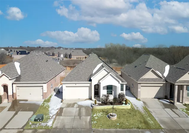 Photo 3 of Single family home for sale at 6932 Falconer Way, Fort Worth, TX 76179 | MLS# 21385380 | Listing updated on 2026-09-13