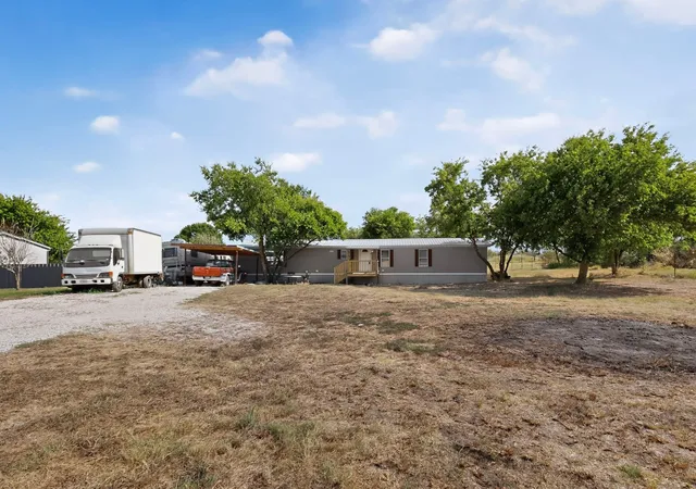 Photo 3 of Manufactured home for sale at 8108 Gray Mist Ct, Alvarado, TX 76009 | MLS# 21383090 | Listing updated on 2026-09-13