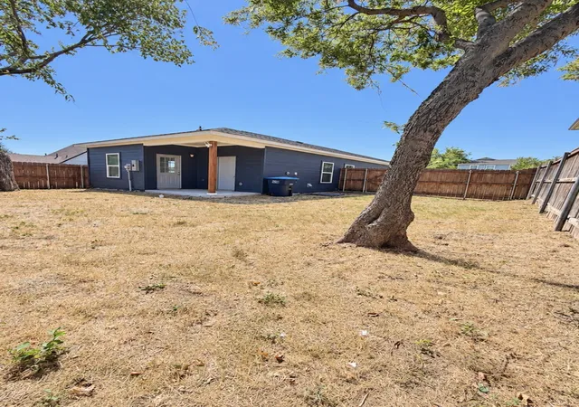 Photo 17 of Single family home for sale at 1137 Stella St, Fort Worth, TX 76104 | MLS# 21384041 | Listing updated on 2026-09-13