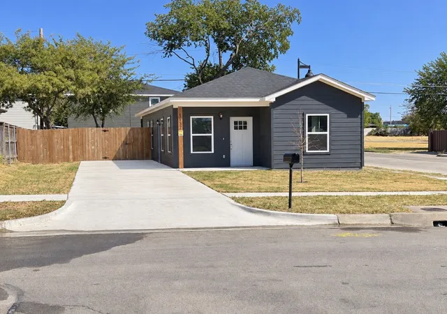 Single family home for sale at 1137 Stella St, Fort Worth, TX 76104 | MLS# 21384041