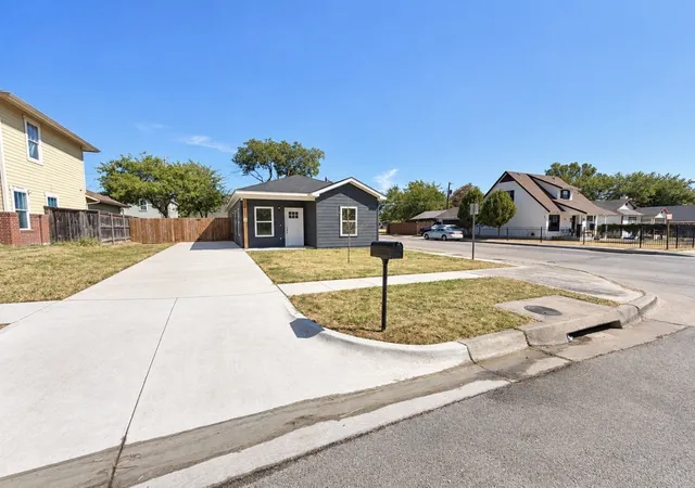 Photo 1 of Single family home for sale at 1137 Stella St, Fort Worth, TX 76104 | MLS# 21384041 | Listing updated on 2026-09-13