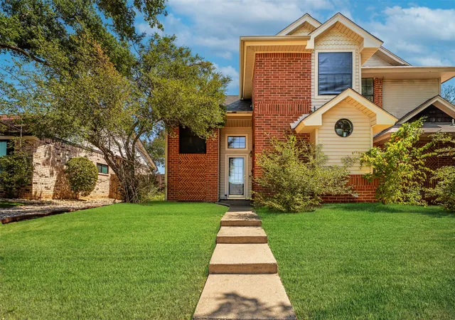 Photo 1 of Townhouse for sale at 2702 Stratford Ct, Euless, TX 76039 | MLS# 21385348 | Listing updated on 2026-10-04