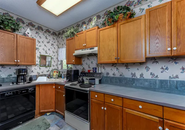 Photo 3 of Townhouse for sale at 2702 Stratford Ct, Euless, TX 76039 | MLS# 21385348 | Listing updated on 2026-10-04
