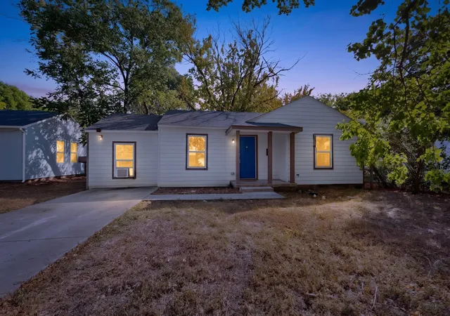 Photo 2 of Single family home for sale at 4424 Tacoma St, Dallas, TX 75216 | MLS# 21385413 | Listing updated on 2026-09-30