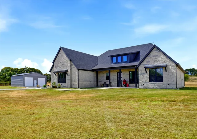 Photo 3 of Single family home for sale at 1015 Louise Ln, Weatherford, TX 76087 | MLS# 21384593 | Listing updated on 2026-10-03