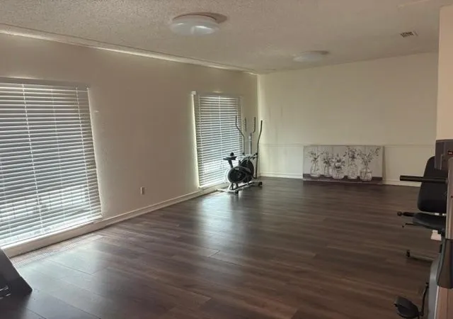 Photo 2 of Single family home for sale at 2011 Elmridge Dr, Arlington, TX 76012 | MLS# 21385441 | Listing updated on 2026-09-24