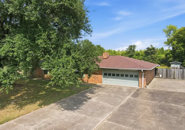 Photo 1 of Single family home for sale at 221 County Rd 3220, Mount Pleasant, TX 75455 | MLS# 21385432 | Listing updated on 2026-09-14