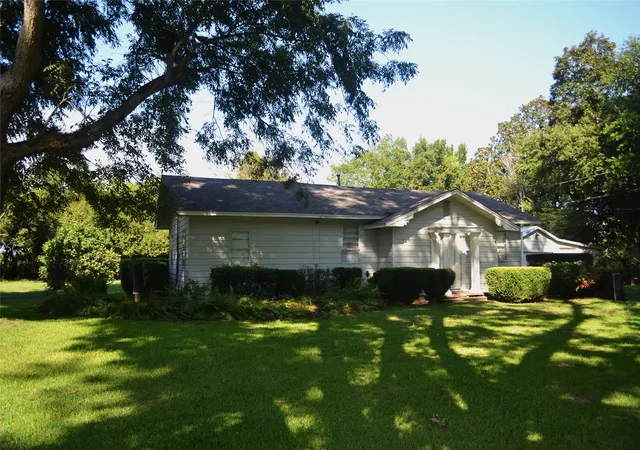 Photo 1 of Single family home for sale at 216 Louisiana St, Belcher, LA 71004 | MLS# 21381379 | Listing updated on 2026-09-14