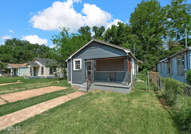 Photo 3 of Single family home for sale at 323 Kelly, Bossier City, LA 71111 | MLS# 21385471 | Listing updated on 2026-09-14