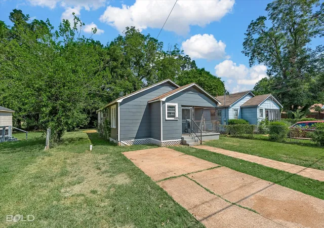 Photo 3 of Single family home for sale at 323 Kelly, Bossier City, LA 71111 | MLS# 21385471 | Listing updated on 2026-09-14