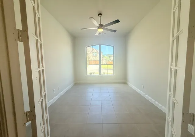 Photo 3 of Single family home for sale at 317 Aurora Hills Trl, Burleson, TX 76028 | MLS# 21385399 | Listing updated on 2026-09-14