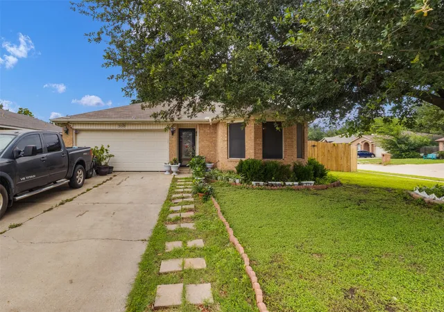 Photo 1 of Single family home for sale at 300 Comiskey Ct, Saginaw, TX 76179 | MLS# 21385473 | Listing updated on 2026-09-14