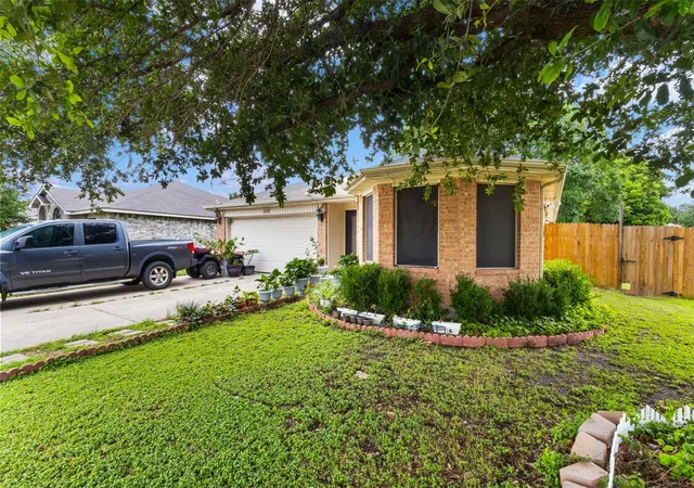 Photo 3 of Single family home for sale at 300 Comiskey Ct, Saginaw, TX 76179 | MLS# 21385473 | Listing updated on 2026-09-14
