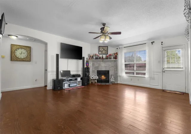 Photo 3 of Single family home for sale at 300 Comiskey Ct, Saginaw, TX 76179 | MLS# 21385473 | Listing updated on 2026-09-29
