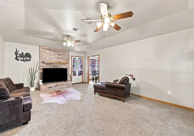 Photo 4 of House for sale at 7526 Fm 2114, Hubbard, TX 76648 | MLS# 21385498 | Listing updated on 2026-09-14