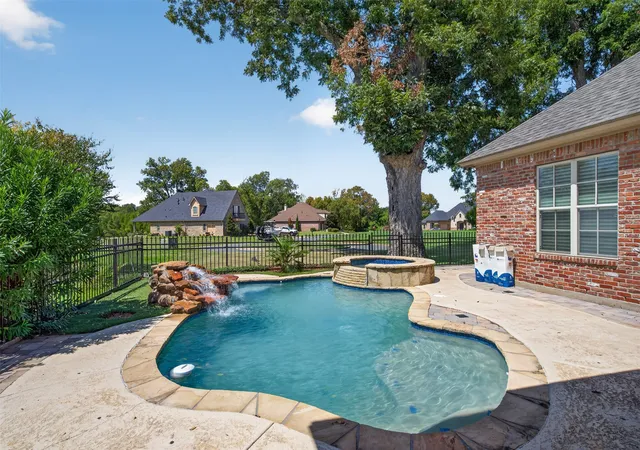 Photo 4 of Sale Pending at 305 Bevly Dr #3, Bossier City, LA 71111 | MLS# 21385501 | Listing updated on 2026-09-29