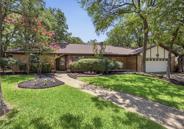 Photo 1 of Single family home for sale at 5008 Kemble St, Fort Worth, TX 76103 | MLS# 21383599 | Listing updated on 2026-10-02
