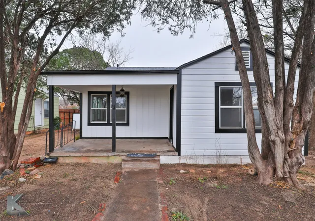 Photo 1 of Sale Pending at 2225 Russell Ave, Abilene, TX 79605 | MLS# 21385503 | Listing updated on 2026-09-16