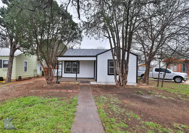 Photo 2 of Sale Pending at 2225 Russell Ave, Abilene, TX 79605 | MLS# 21385503 | Listing updated on 2026-09-16