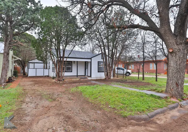 Photo 3 of Sale Pending at 2225 Russell Ave, Abilene, TX 79605 | MLS# 21385503 | Listing updated on 2026-09-16