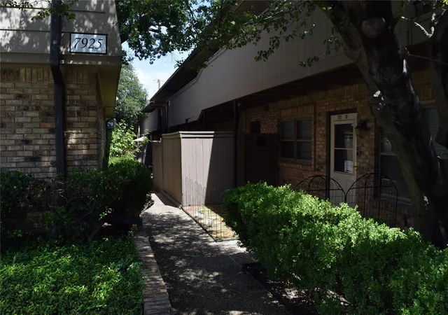 Listing Photo 5 - Condo for sale in building located at 7931 Royal Ln, Dallas, TX 75230 - Unit #216