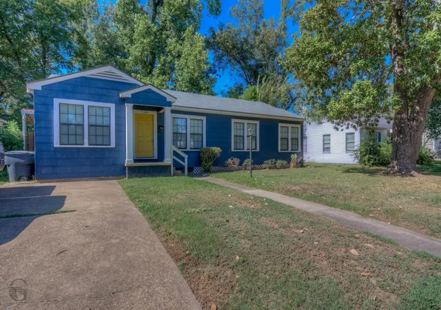 Photo 2 of Single family home for sale at 136 Pennsylvania Ave, Shreveport, LA 71105 | MLS# 21385162 | Listing updated on 2026-09-14