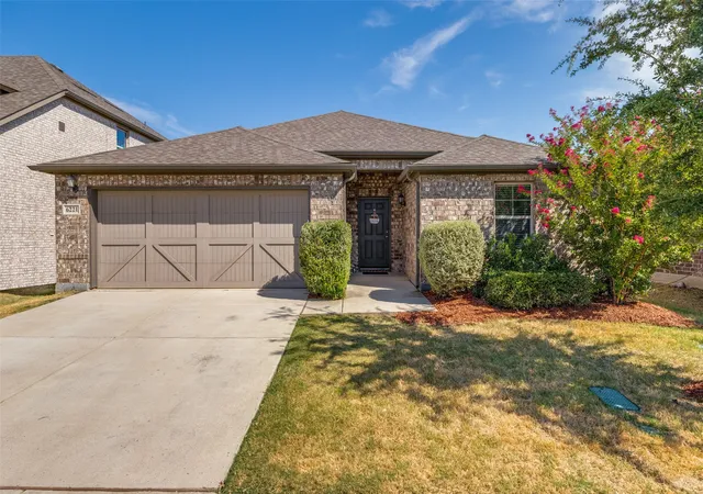 Photo 1 of Single family home for sale at 6221 Painswick Dr, Aubrey, TX 76227 | MLS# 21384485 | Listing updated on 2026-09-14