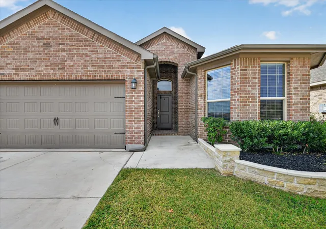 Photo 3 of Single family home for sale at 1705 Chamaeleon Dr, Haslet, TX 76052 | MLS# 21385560 | Listing updated on 2026-09-16